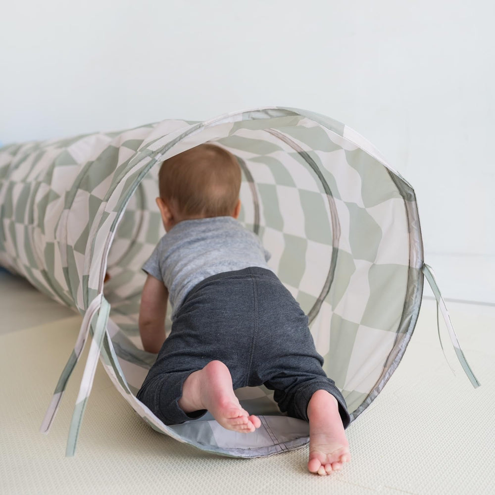 3 Sprouts Play Tunnel pop-up design for quick setup and takedown.