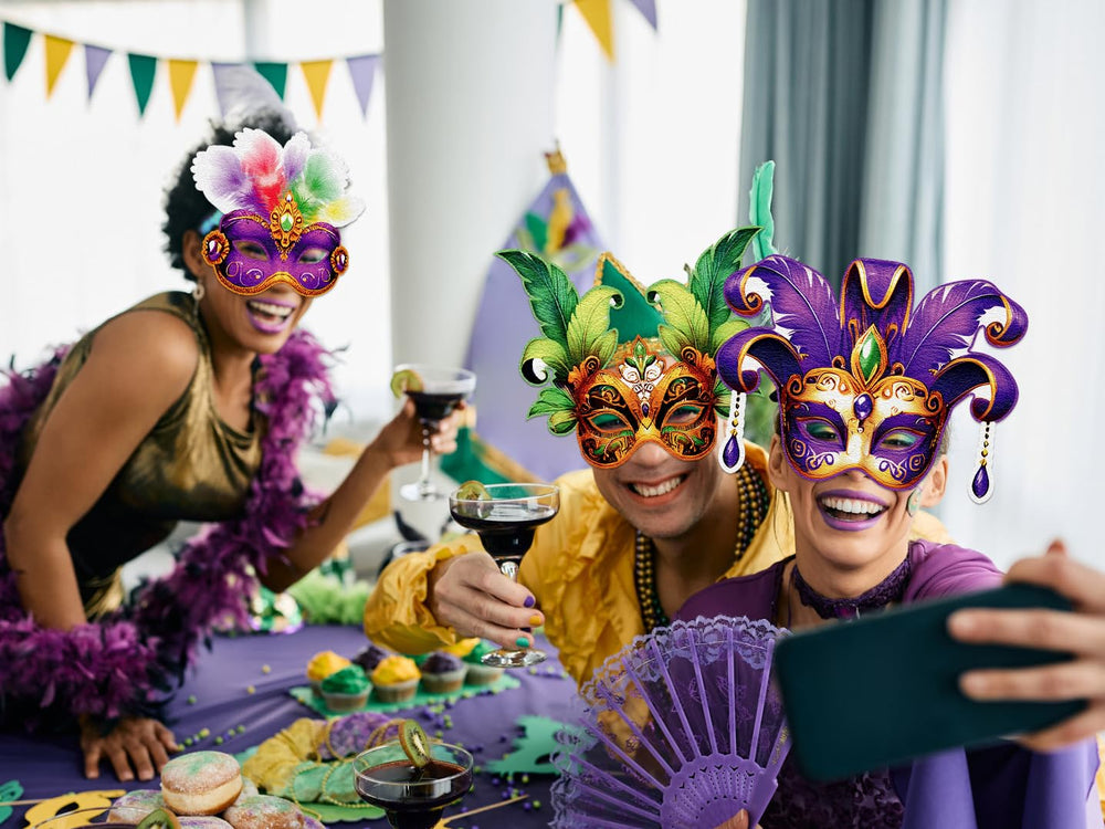 80UncleKimby bulk masks serve as carnival favors.