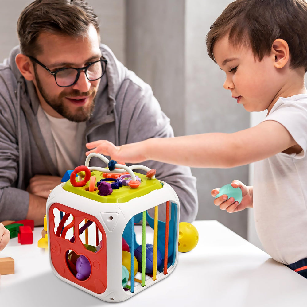 AiTuiTui cube shape sorter to strengthen fine motor control