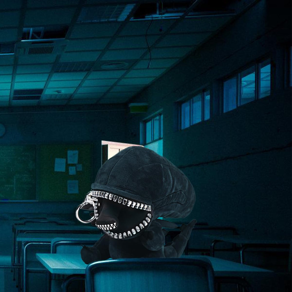 Alien Plush Xenomorph sofa display 40cm blends horror with decor