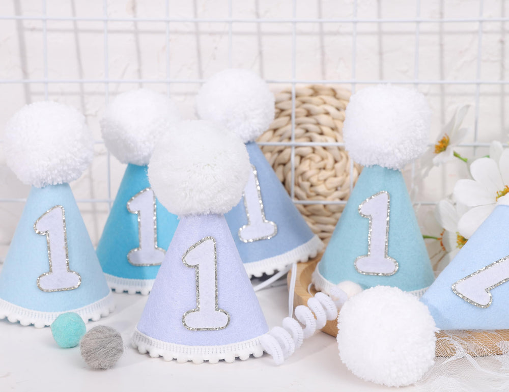 AOQURE baby photo-props hat, easy accessory for adorable milestone portraits.