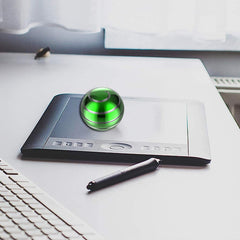 Apqdw kinetic desk toy ball on desk shows continuous spin during work.