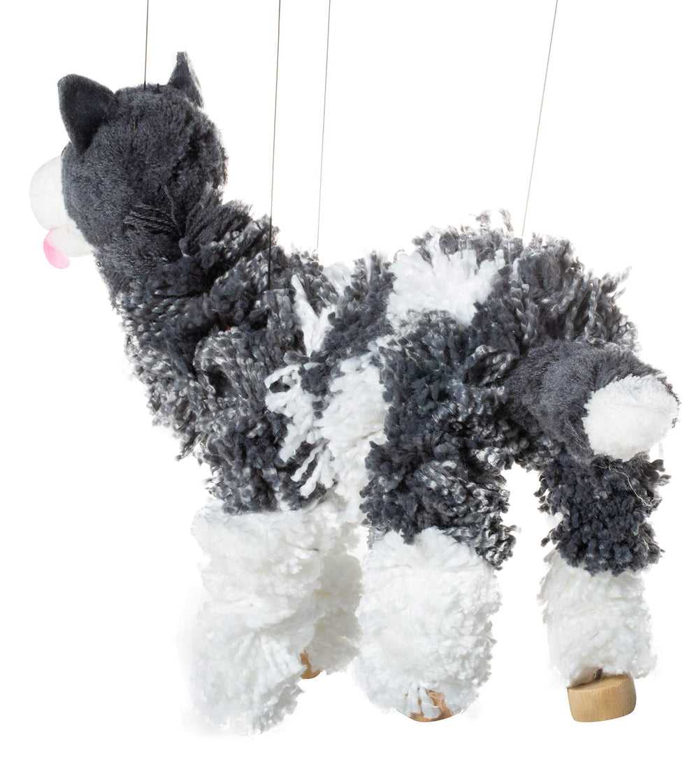 Artisan Owl soft yarn body with wooden feet for a balanced, lifelike look.