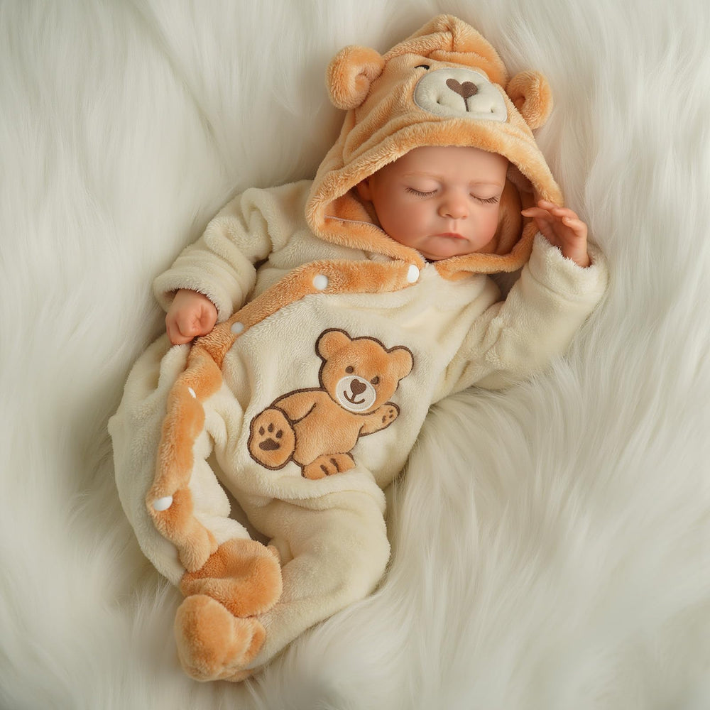 BABESIDE Photography prop doll kit helps create charming newborn scenes.