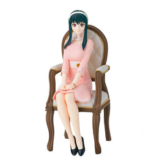Banpresto Yor Forger statue front view ideal for a dynamic display