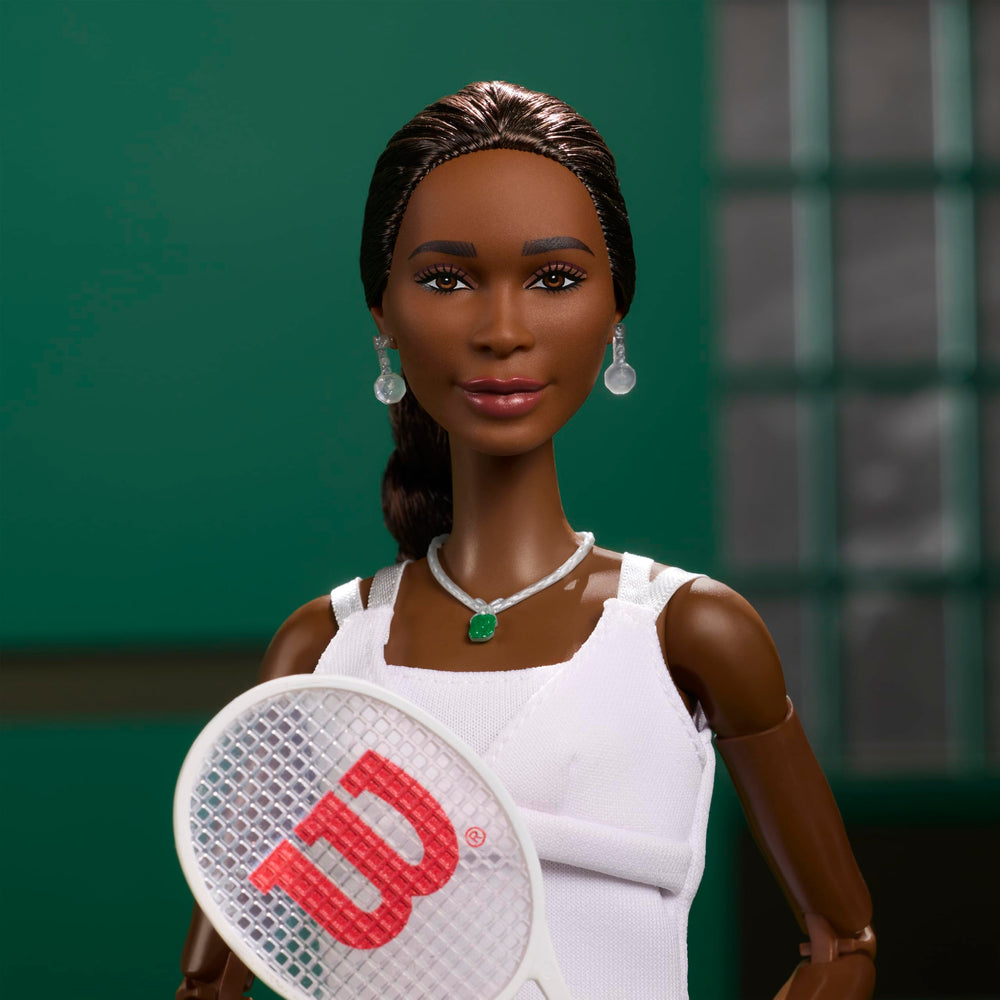 Barbie Venus Williams racket and ball accessory set adds realistic play possibilities.