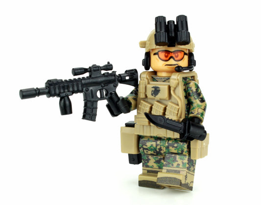 Battle Brick MARPAT minifigure front view with authentic camouflage print for display