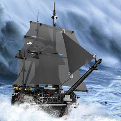 BDYDT pirate ship sails and mast detail for realistic display.