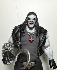 Beast Kingdom Lobo Deluxe Ver. Dawg companion enhances dynamic scenes.