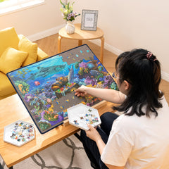 Becko US puzzle board uses a gray background to help prevent sliding.