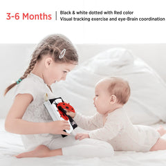 Beiens mirror-inside design helps baby focus on faces and self-awareness.