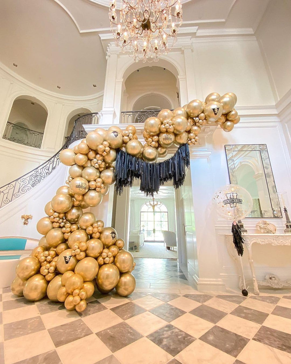 Bezente metallic gold balloon ideal for graduations and Christmas parties