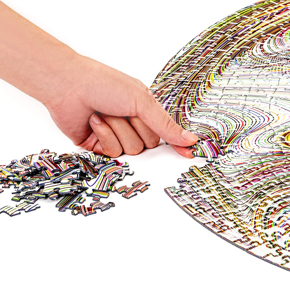 Bgraamiens finish size 26.57-inch square provides a panoramic display area.