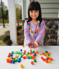 BMTOYS color-rich beads help toddlers practice sorting and recognition skills.