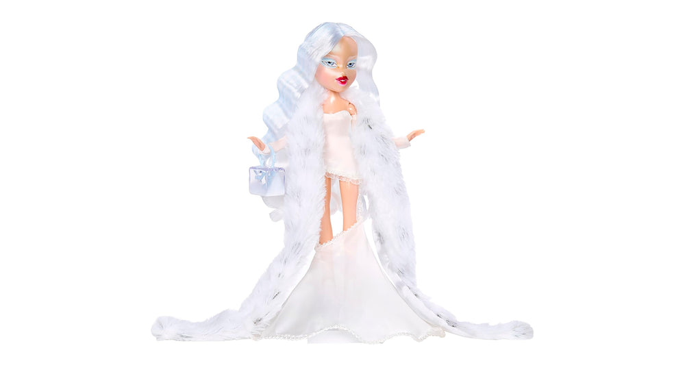 Bratz Cloe faux fur scarf adds luxe warmth to outfits, ideal for imaginative play.