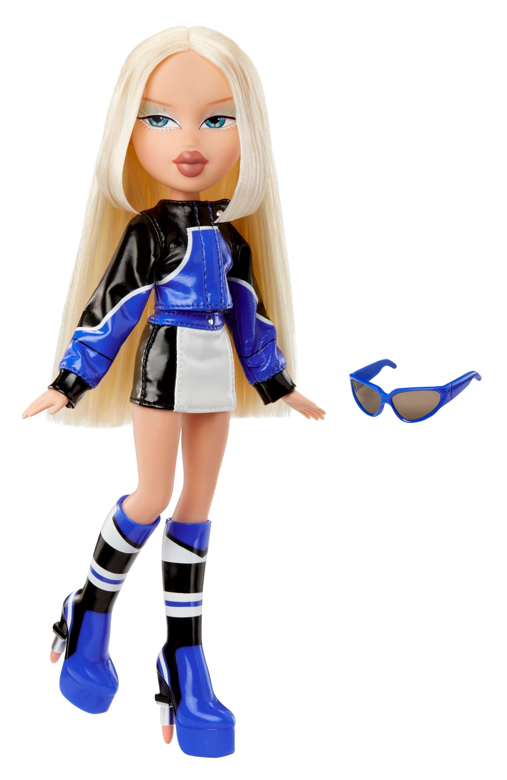Bratz Scorchin' Cloe in leather mini skirt for street-style styling.