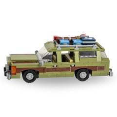 Brick Loot Wagon Queen Truckster roof luggage detail enhances display and imaginative play