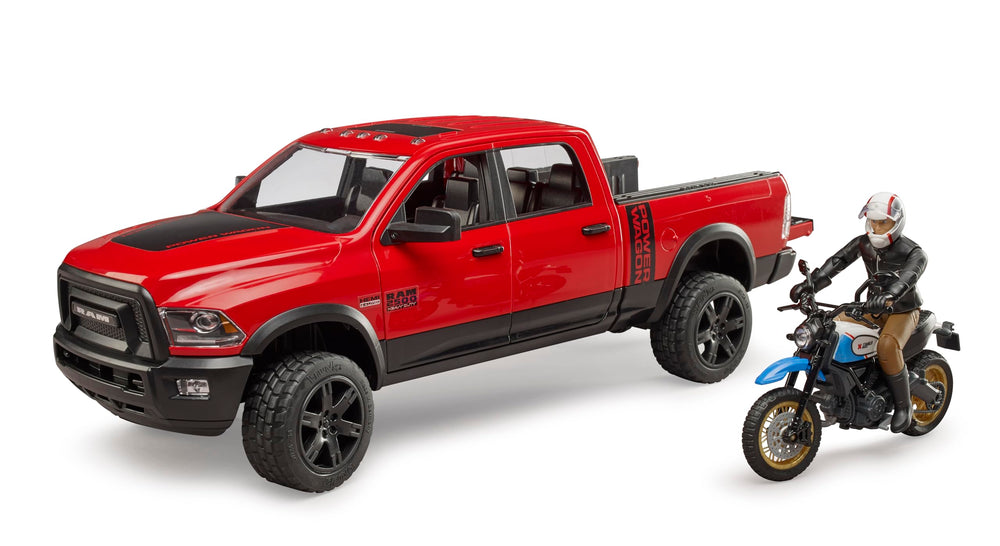 Bruder Ram 2502 tailgate with transport bracket enables secure loading.