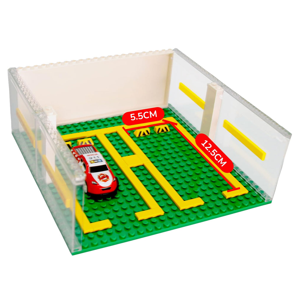 Cabeeskii transparent display structure highlights model details during play.