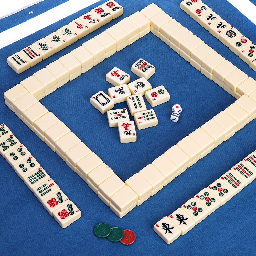 Cedilis English instruction helps new players learn rules quickly.