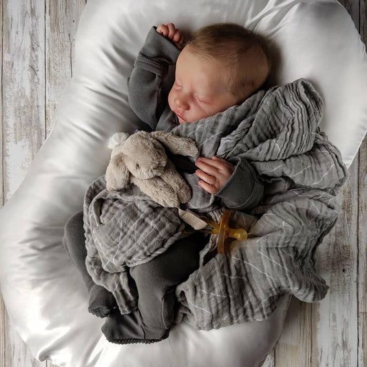 CHAREX Reborn Levi face detail highlights lifelike features for realistic play and display.