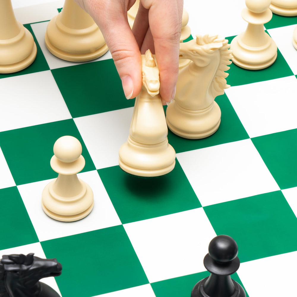 Chess Geeks portable chess set ideal for adults and kids
