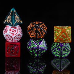 CiaraQ easy-to-read numbers on each face for faster decision-making mid-game.