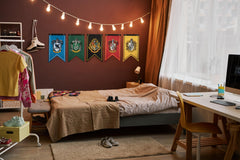 CON*QUEST set display idea for Harry Potter party decor