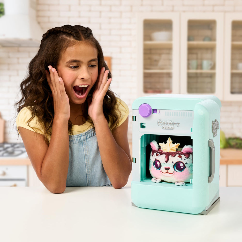 Cookeez Makery Freezy Cakez Minty Polar Bear — cozy winter companion.