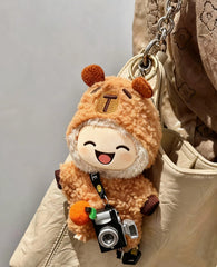 Coruja mix and match looks with accessories to create unique doll outfits.