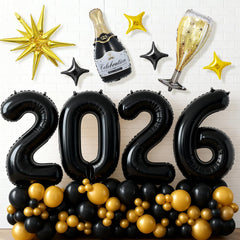 Dagelar gold glass foil balloon as a centerpiece highlight.