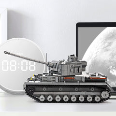 DAHONPA Panzer-IV tank box artwork focuses on collector appeal.