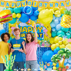 Daidle Sponge Photo Wall captures smiles during celebrations.