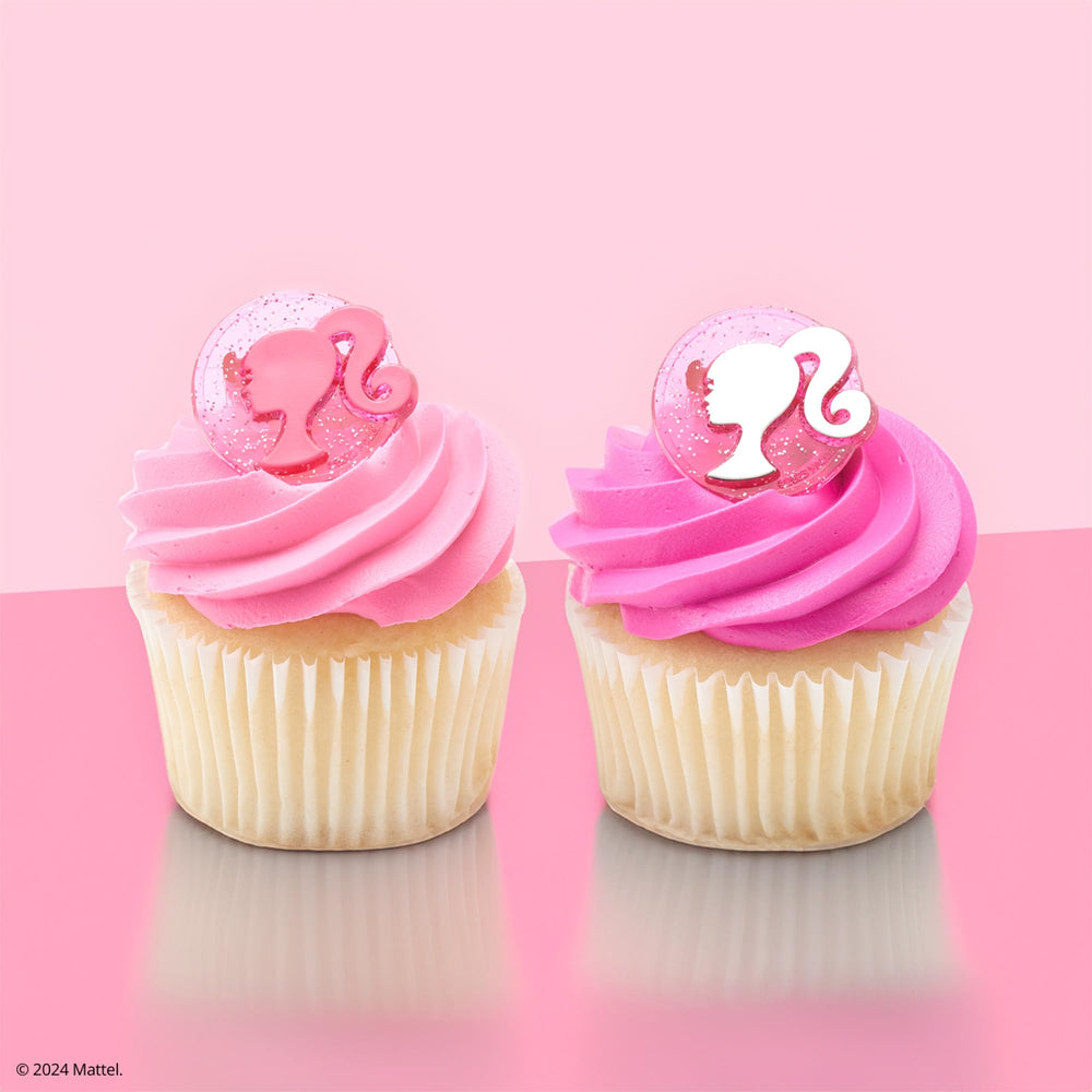 Strong plastic design keeps toppers steady on confections.