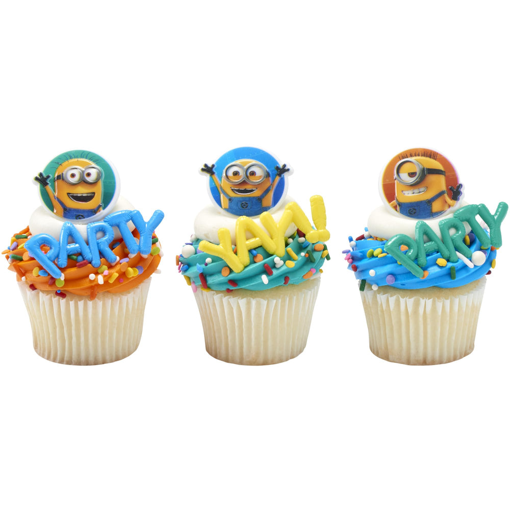 Cake decorated with DecoPac Minions rings for party display