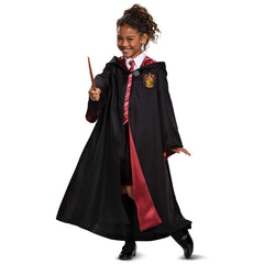 Full-length robe creates a dramatic silhouette for immersive Harry Potter cosplay.