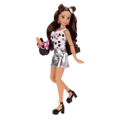 Disney ILY 4ever Minnie doll includes two outfits for mix-and-match fun.