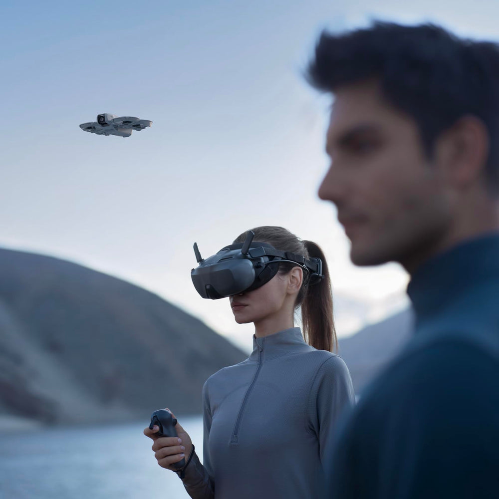 DJI Neo two-way charging hub extends flight time with multiple batteries