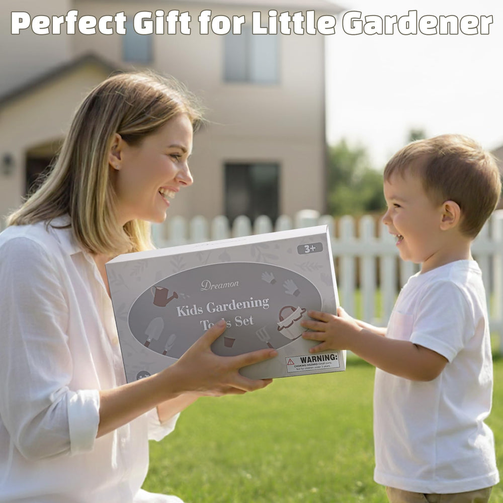Dreamon Gardening Set watering can—flow-control for watering small plants.