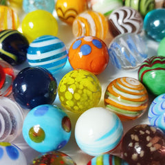 DSHMIXIA colored textured marbles add visual depth and charm.