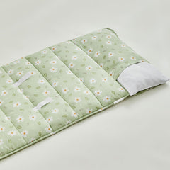 DuShow green floral nap mat adds cheerful rest-time mood.