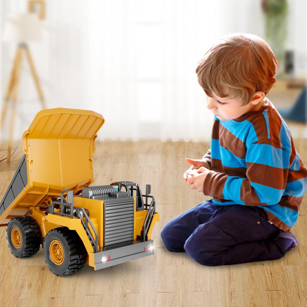 Dwi Dowellin dump truck lights and sounds enhance playtime