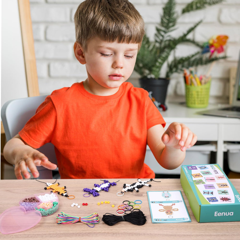 Eenua included accessories: beads, rings, cords for complete crafts