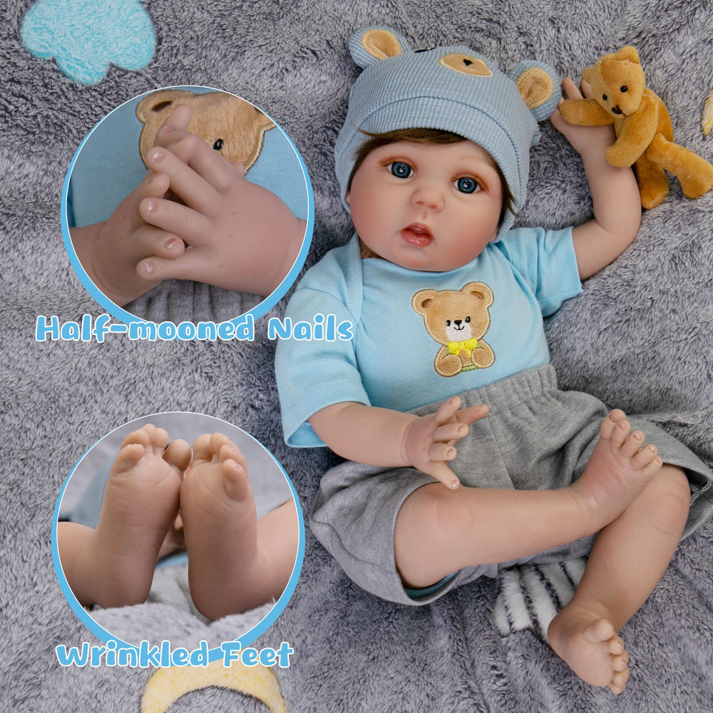 EKOKIZ Reborn Dan outfit set enhances pretend play with coordinated clothes.