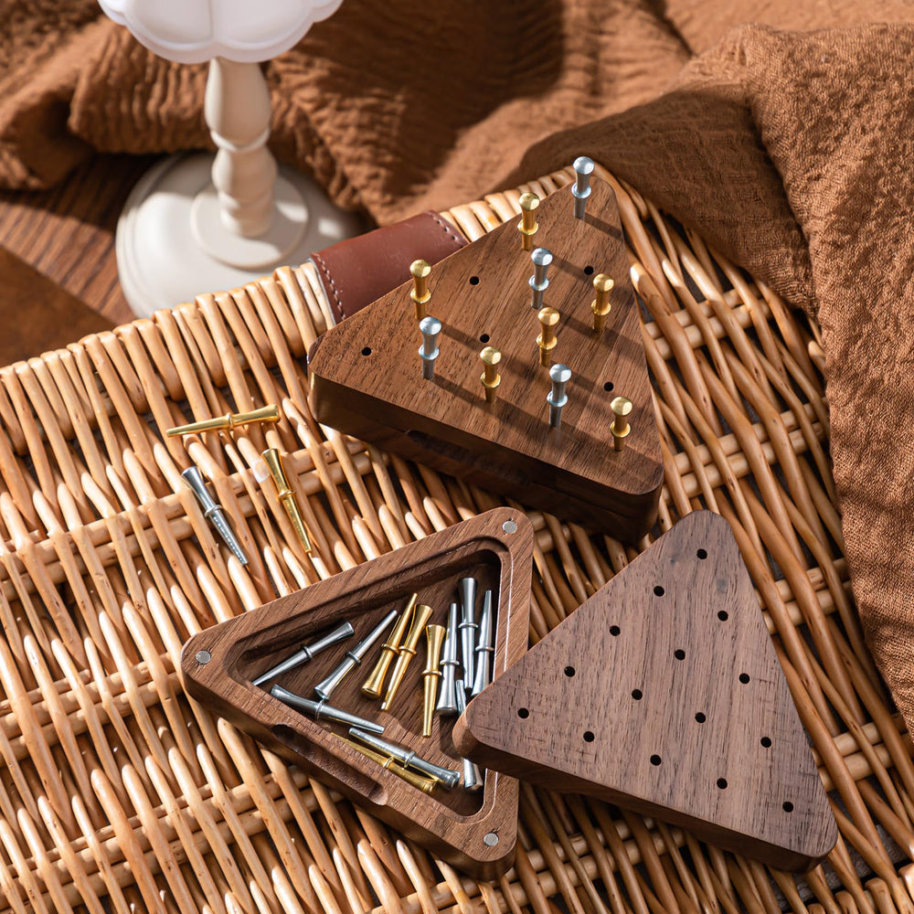 Estune portable triangle game ideal for travel and gatherings