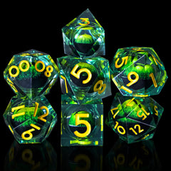 EZUO hand-sanded polished dice provide smooth texture and comfortable handling.