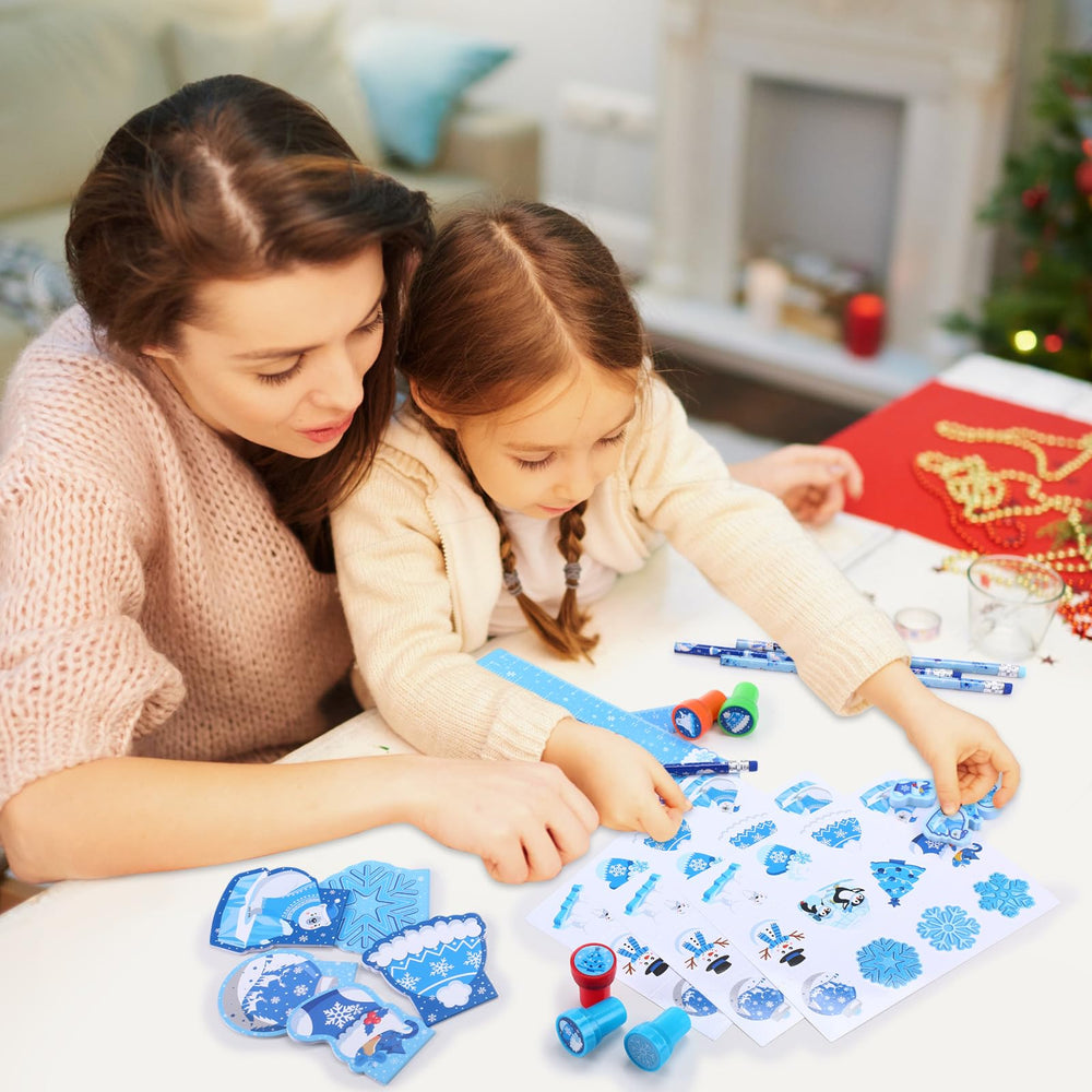 Faccito winter wonderland stickers to decorate invites and prizes.