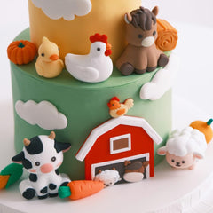 Farm Animal Cake Toppers: horse figure enhances storytelling on birthday cake.