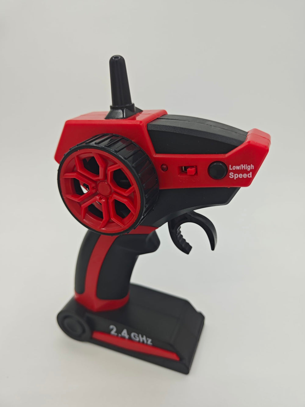 FelizWina 1:14 drift car dual Li-ion batteries for extended play.