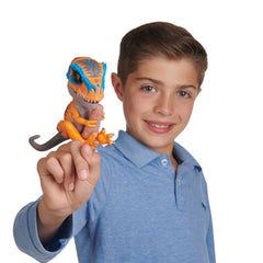 Fingerlings Untamed T-Rex Scratch orange toy gas motion